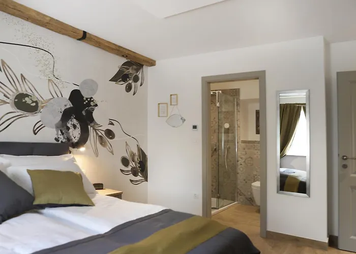 Ulika * مالينسكا